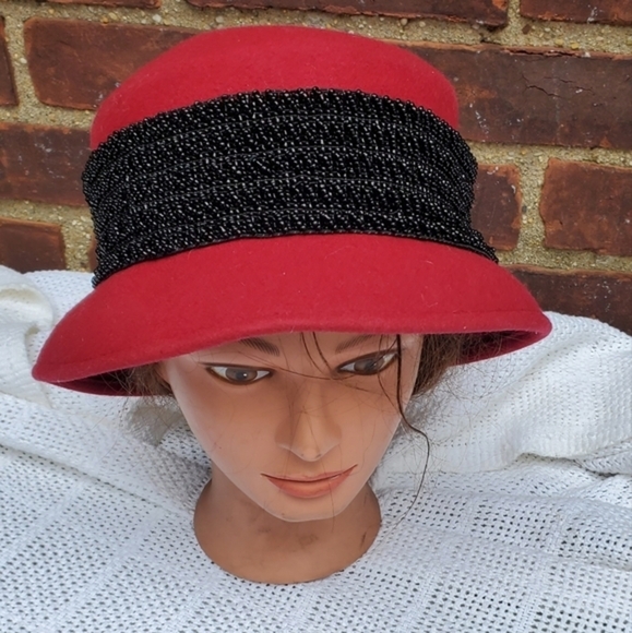 Vintage‎ OOAK beaded Red felt hat - Picture 4 of 14
